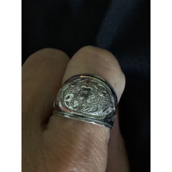 Sterling Silver with intricate carving and black enamel cuff bracelet/ring set. - Picture 2 of 9